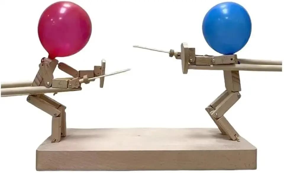 Namvo Balloon Bamboo Man Battle – Holz-Tischfechtspiel für Zwei, inklusive 100 Ballons, lustiges interaktives Duell mit Freunden, ideal für gesellige Zusammenkünfte und Veranstaltungen
