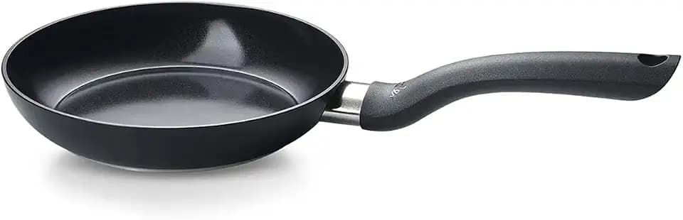 Fissler Essential Black/Aluminiumpfanne-beschichtet (26 cm) Keramik-beschichtet, Bratpfanne hergestellt ohne PFAS/PTFE, Induktion– MADE IN GERMANY