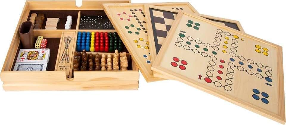 Small Foot Spielesammlung, mit 20 klassischen Gesellschaftsspielen in massiver Holzkiste, ab sechs Jahren, Art. 11753, 36x36x7 cm, Natur