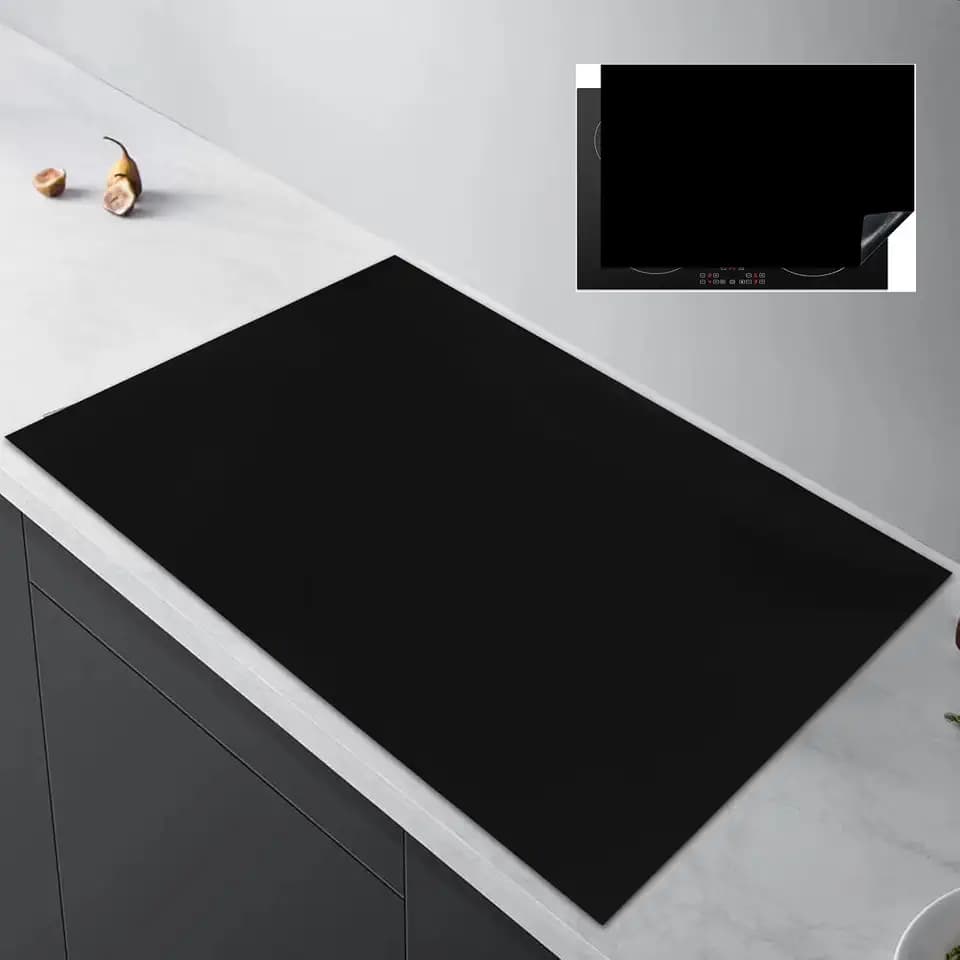 DAJAVE Herdabdeckplatte 54 x 90 cm Einteilig Induktionsmatte Küche Abdeckung Ceranfeld Herd Abdeckplatte Deko Vinyl Matte Aufrollbar Schwarz, Rutschfeste Induktionsmatte, Multifunktionale Schutzmatte