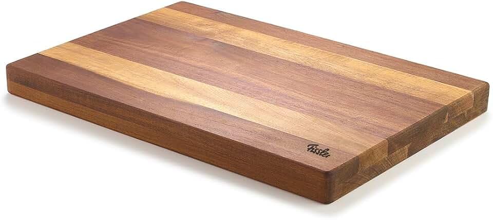 Fissler Schneidbrett Akazie 45 x 30 cm – großes Holzschneidebrett mit karbonisierter Oberfläche, antibakteriell, rutschfest mit Silikonfüßen, klingenschonend