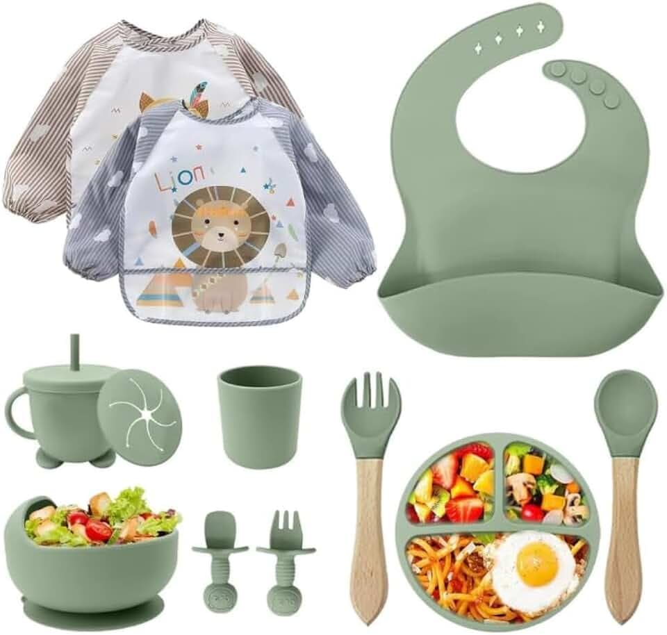 Baby Geschirrset Silikon 12-teilig – BPA-frei Kinderteller mit Saugnapf, Trinklernbecher mit Strohhalm, Silikonlätzchen, Schüssel, Holzlöffel, Babybesteck – Spülmaschinengeeignet