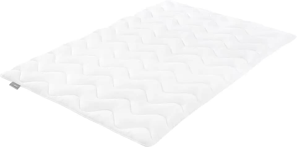 Traumnacht Ganzjahresdecke 155x220 cm, antiallergische Steppdecke, Bettdecke fürs ganze Jahr mit kuschelig weichem Microfaserbezug, Öko Tex zertifiziert, produziert nach deutschem Qualitätsstandard