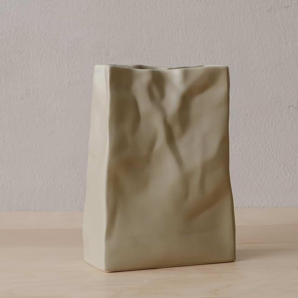 Knisterpapiertütenform Keramikvase Große Kapazität für Blumenarrangement, Bücherregal Dekorativ (Kokosnuss-Café)