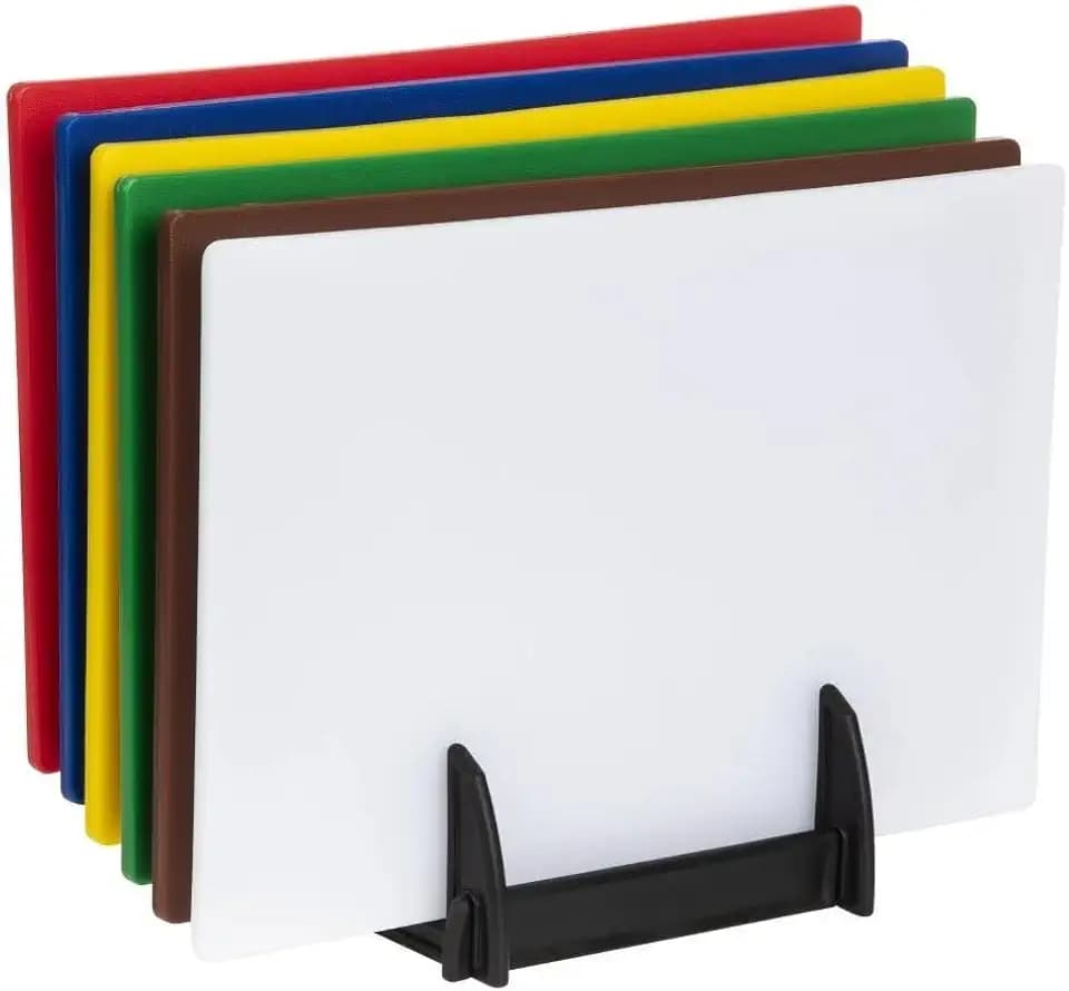 Hygiplas LDPE 6x farbcodierte Schneidebretter Set mit Ablage und Wandtafel - Weiß, Grün, Rot, Gelb, Braun, Blau Bretter 455x305x10 mm, Nicht porös Verhindert Geschmacks- / Geruchsaufnahme, J258