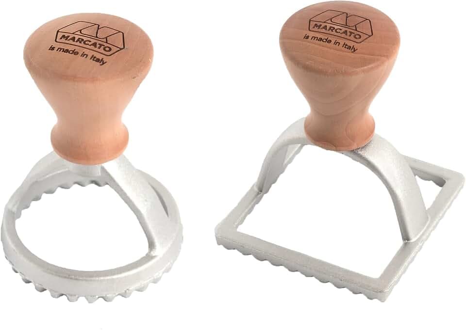 Marcato Ravioli- und Keks-Ausstechset, Ravioli-Macher, Keks-Ausstecher, Massivholz und Gusseisen, Hergestellt in Italien, 58 mm runde Prägung + 58 mm quadratische Prägung. Modell: Raviolè
