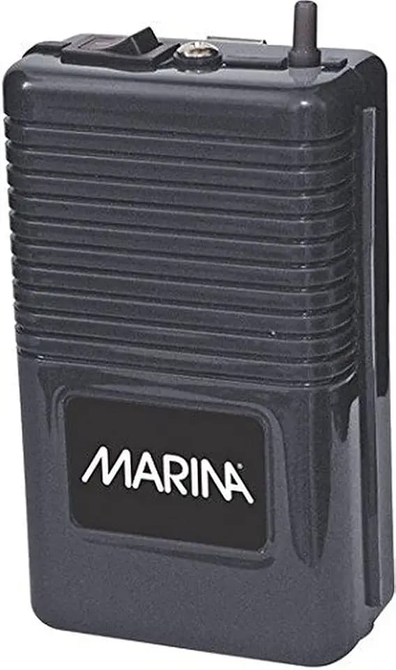 Marina 11134 Batterie Durchlüfterpumpe für Aquarien, verlässliche Back-up Luftquelle, mit Luftschlauch 45cm,und Austströmerstein, Schwarz