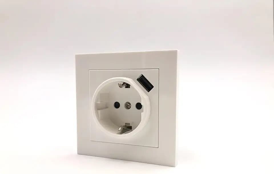 British General BG-Mechanismus, 3 Stück, Schuko-Steckdosen mit 1 USB-Anschlüssen, 2,1 A, Serie London, ideal für Lebensmittel, mobiles Aufladen
