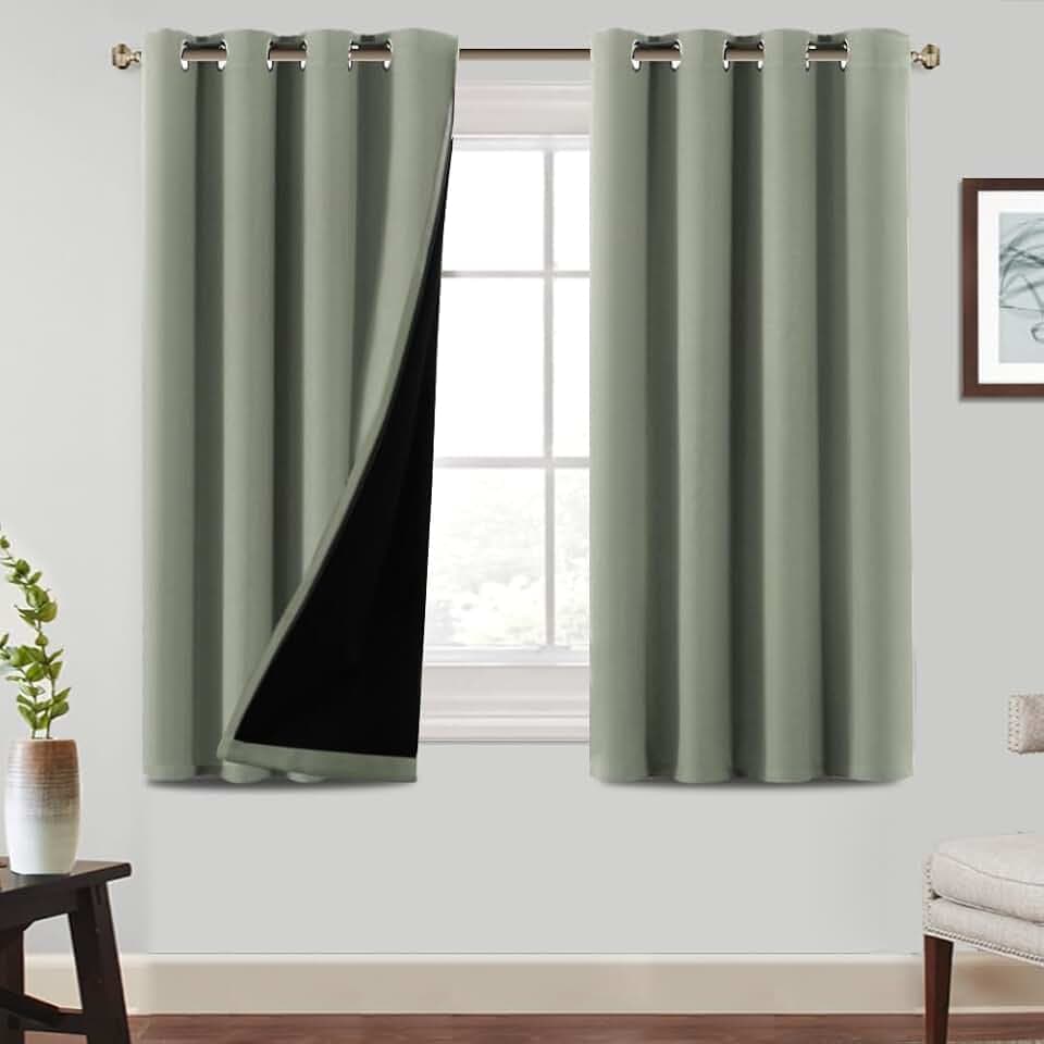 BellaHills 100% Vorhänge Blickdicht mit Ösen, Schöner Weicher Verdunklungsvorhänge, 2er Set Gardinen Abdunkelnd Schlafzimmer Wohnzimmer Thermovorhang Kälteschutz H145 x B140cm, Salbei hell