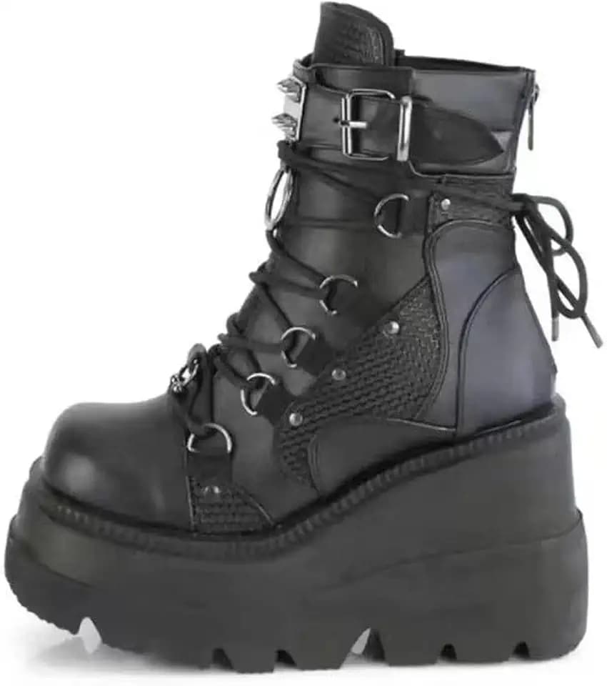 Frauen Goth Plattform Knöchelstiefel mit Fledermausflügelschnallen klobige Blockschuhe runden Zehen Reißverschluss Punk Motorrad -Kampfstiefel Comfy Short Gothic Booties