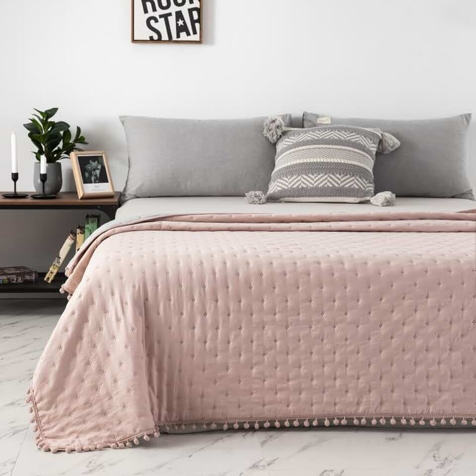 MOHAP Wendbare Steppdecke, 220 x 240 cm, 250 g/m², 4 Jahreszeiten, Cooling, hypoallergen, gesteppt, Tagesdecke, Steppdecke, Steppdecke, warm, Bommel, Grau + Rosa