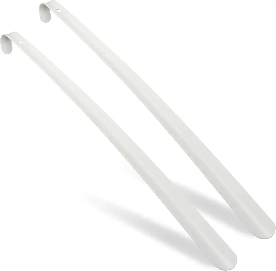 Relaxdays Schuhlöffel 2er Set, 58,5 cm lang, Schuhanzieher Metall, stabil, Aufhänger, Schuhanziehhilfe für Schuhe, weiß