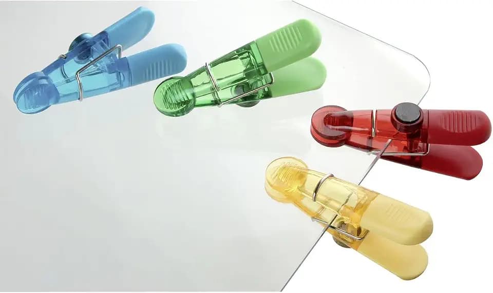 Fackelmann Magnetclips TECNO, Verschlussclips aus Kunststoff, Verschlussklammern mit Magnet (Farbe: Rot, Gelb, Blau, Grün), Menge: 4 Stück
