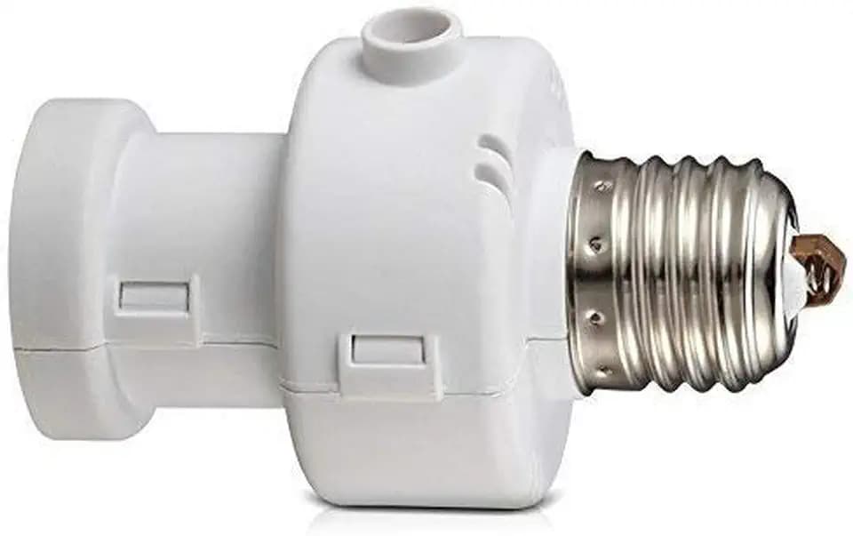 Maclean MCE21W E27 Lampenfassung Adapter mit Dämmerungssensor | Max. 100W Leistung | Weiß | Automatische Dämmerungserkennung für komfortable Nutzung | Spart Energie | Ideal für Flure und Treppenhäuser