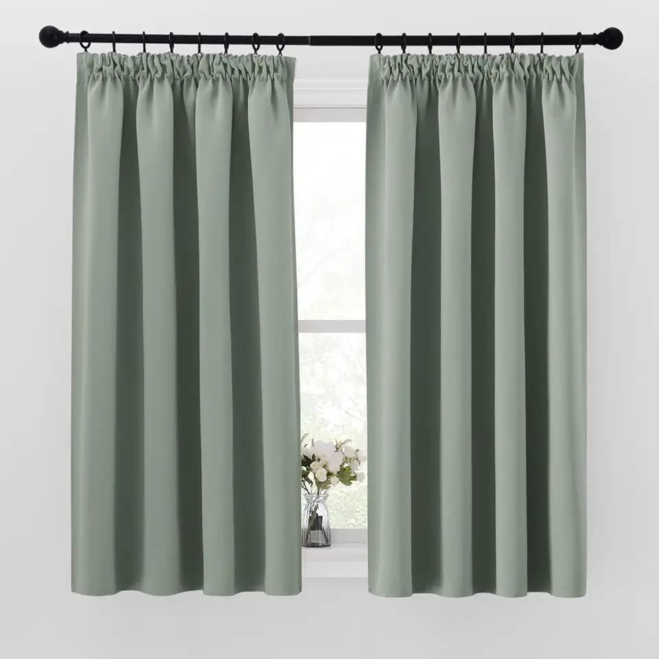 PONY DANCE Vorhang Salbeigrün Blickdicht Thermogardine Wärmeisolierend | 2er Set, H160 x B140 cm, Verdunklungsvorhänge mit Kräuselband, Kurz, Wohnzimmer, Blickdicht, für Schienen, UV-Schutz