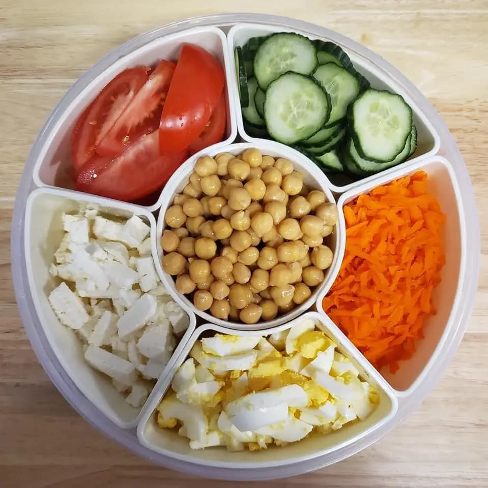 Divided Snack Container with Lid, 6-Compartment Round Snack Box with Handle, Portable Snack Tray for Fruits, Appetizers & Party Snacks, BPA-Free, Microwave & Dishwasher Safe