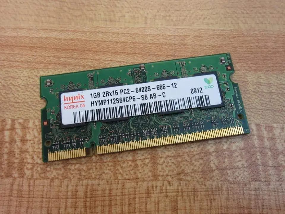 Notebook Ram: 1GB Hynix HYMP112S64CP6-S6 AB PC2-6400S-666-12 ID10919