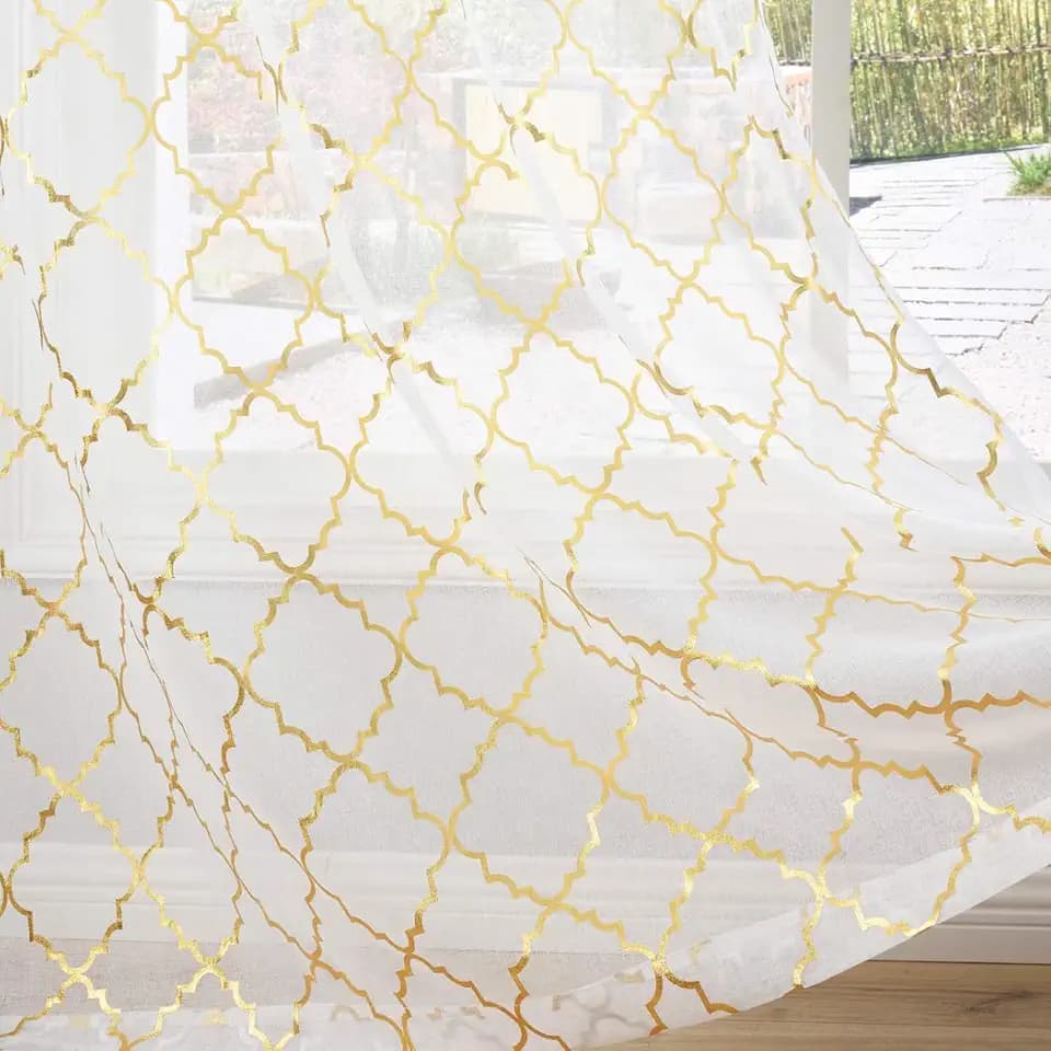 Kotile Weiße Voile-Vorhänge mit 54 Tropfen – Metallic-Goldfolie, geometrischer marokkanischer Fliesendruck, durchsichtige Netzvorhänge mit Ösen, 117.8 x 137.2 cm, 2 Stück