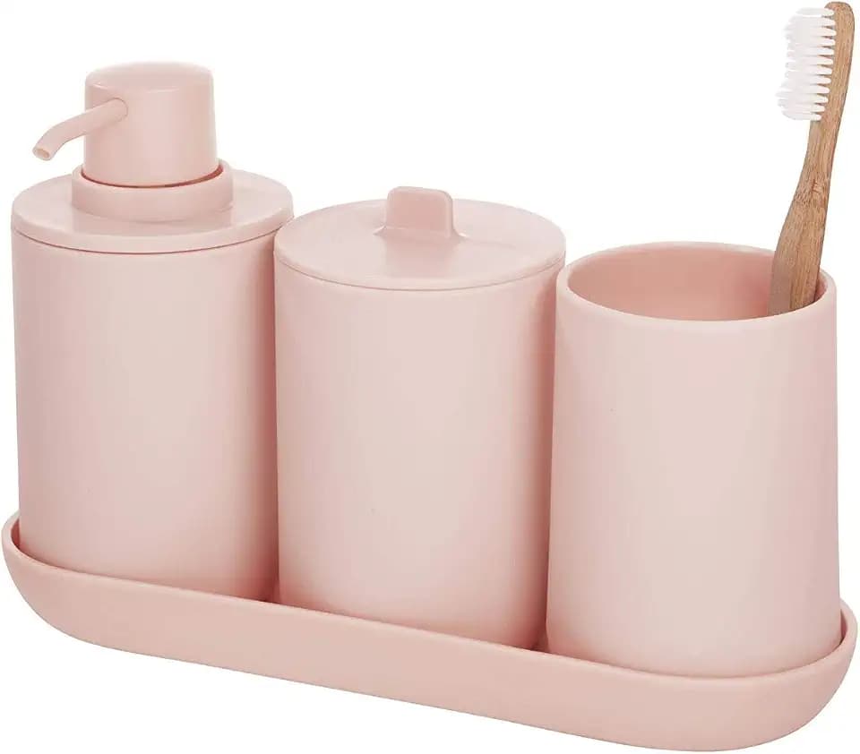 iDesign Badezimmer Set, vierteilige Badgarnitur mit Seifenspender, Zahnbürstenhalter, Wattepadspender und Tablett aus Kunststoff, Badaccessoires für den Waschtisch, rosa, 24,5 cm x 8,9 cm x 16,2 cm