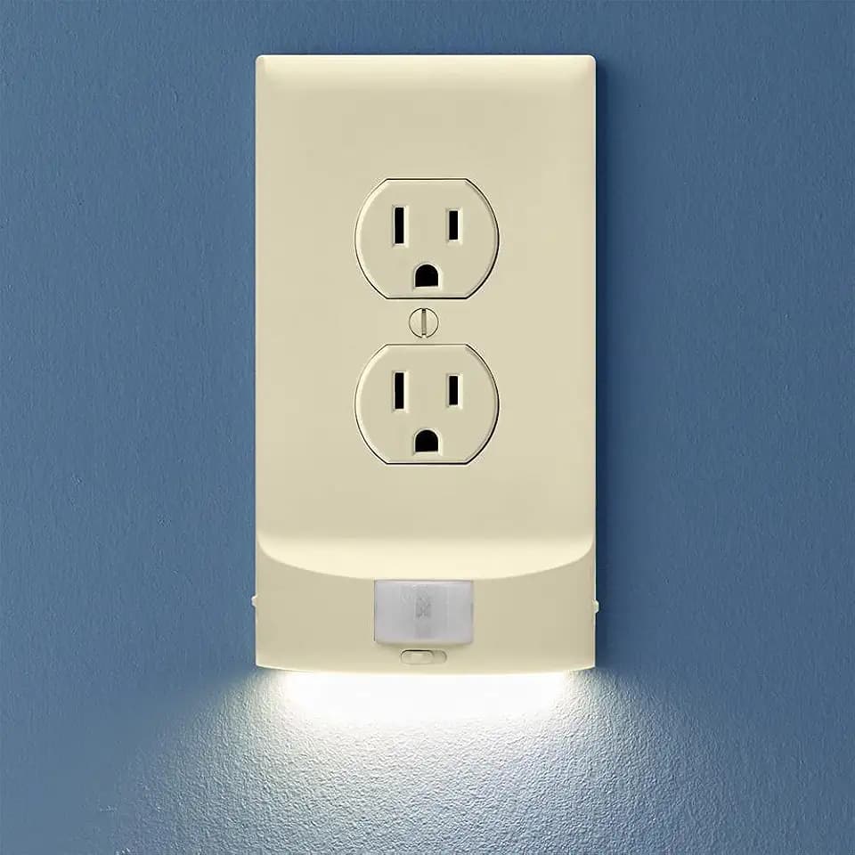 SnapPower Single MotionLight [for Duplex Outlets] - Motion Detecting LED Night Lights Built-in to Wall Plate - Bright/Dim/Off Options - Auto On/Off Sensor - (Duplex, Light Almond)