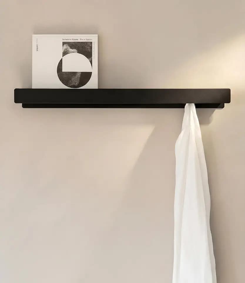 Kazai. Garderobenhaken 'Kian' | Moderne Garderobe mit versteckten Kleiderhaken und Ablage | Design Garderobenleiste aus Metall | Kleiderstange Wandmontage | Schwarz