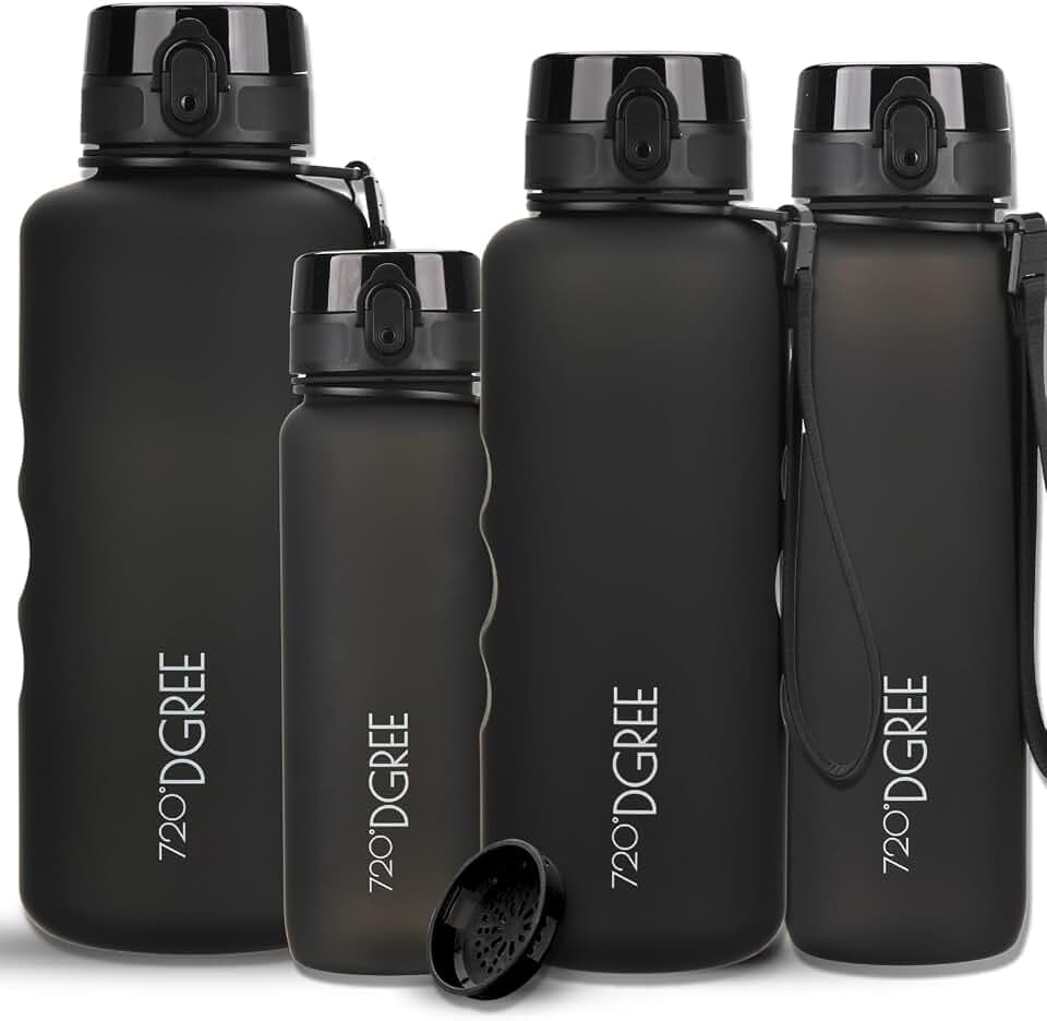 720°DGREE Trinkflasche 1,5L ”uberBottle“ - Abnehmbare Schlaufe, BPA-Frei | Motivationsskala Trinkerinnerung - Leichte Tritan Sportflasche +Sieb - Wasserflasche für Sport, Kinder, Schule, Büro, Outdoor