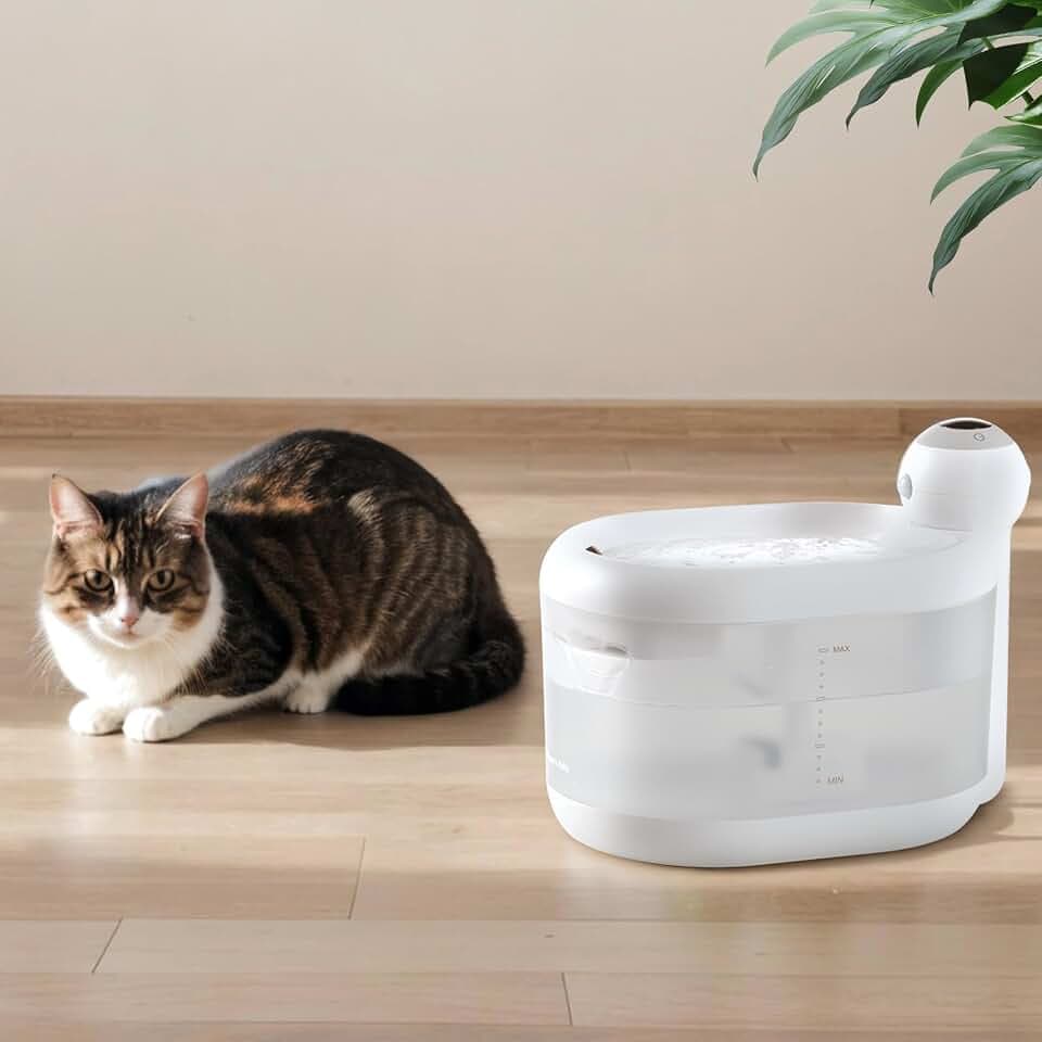 Katzenbrunnen Kabellos mit Bewegungsmelder Batteriebetrieb 4400mAh - Happy & Polly Trinkbrunnen für Katze Kabellos 2,2L mit Kabellos Pumpe Leiser Betrieb für Katze und Kleine Hunde, 2 Filter