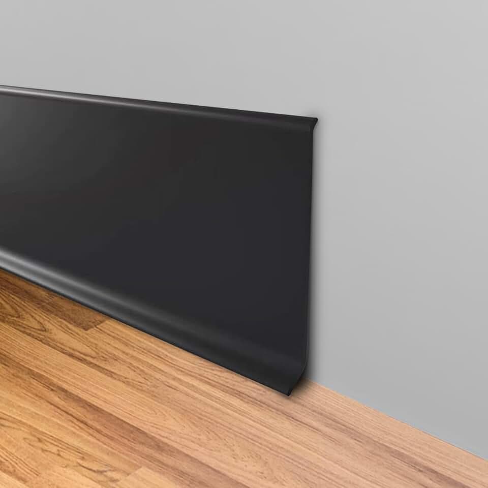 MENAYODA PVC Weichsockelleiste, 10cm Breite Selbstklebend Bodenleiste, Flexible Dekorative Zierleiste mit Falten S-Form zum Abdecken von Eckspalten (12m, Schwarz)