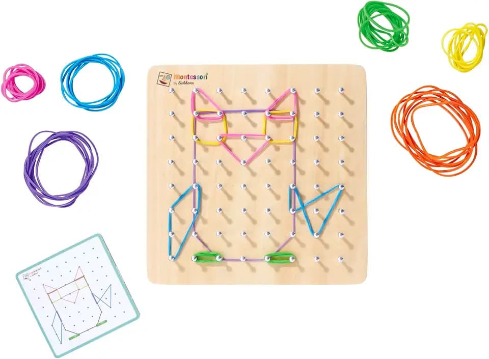 Eichhorn – Montessori – Geometriebrett mit 64 Nägeln und 30 farbigen Gummis, fantasievolles befestigen oder mit 48 Aufgabenkarten Motive nachbilden, 18x18cm, aus 100% FSC zertifiziertem Holz, ab 4 J+