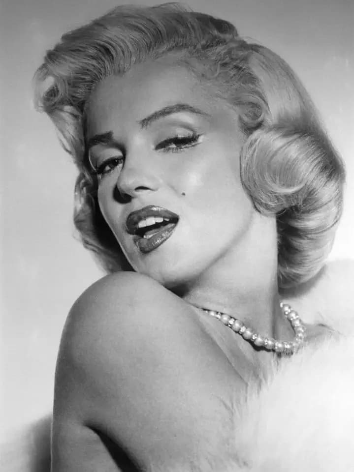 ART.COM Wall Photo Marilyn Monroe, Mid 1950s, 18" x 24"