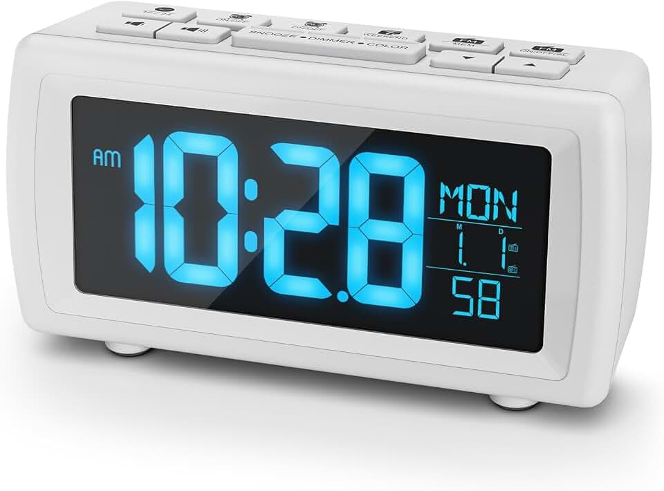 Digitaler Radiowecker, Wecker Radio mit 7-farbige Ziffernanzeige, Einstellbarer Helligkeit und Weckton, Für Tiefschläfer, Sleep Timer & Schlummerfunktion (Weiß)