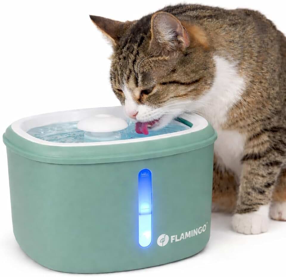 katzenbrunnen - Flamingo Finto grün - 2,5L - Kunststoff - super leise Pumpe mit Auto-Stopp - Aktivkohle- und Harzfilter - LED-Wasserstandsanzeige