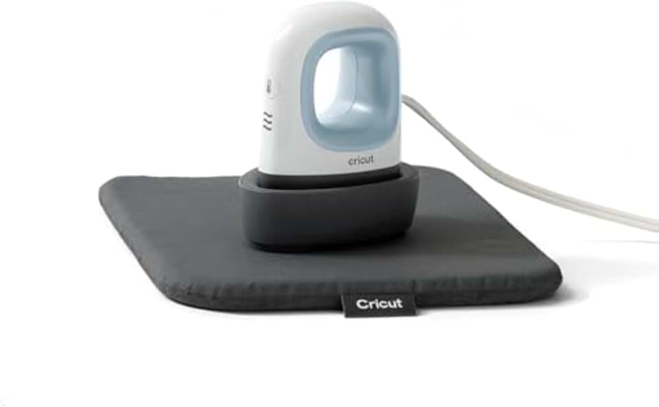 Cricut EasyPress Mini Heat Press + Heat Press Mat – zum Pressen kleiner Gegenstände wie Schuhe, Stofftiere, Hüte & mehr – 3 Heizstufen & Präzisionsspitze – kompakt & leicht – Zen Blau