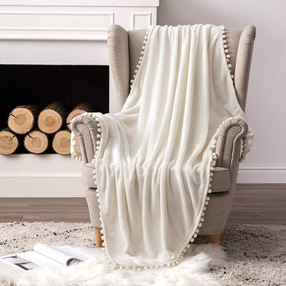 MIULEE Kuscheldecke Fleecedecke Flanell Decke mit Pompoms Einfarbig Wohndecken Couchdecke Flauschig Überwurf Mikrofaser Tagesdecke Sofadecke Blanket, 170x210cm, Weiß