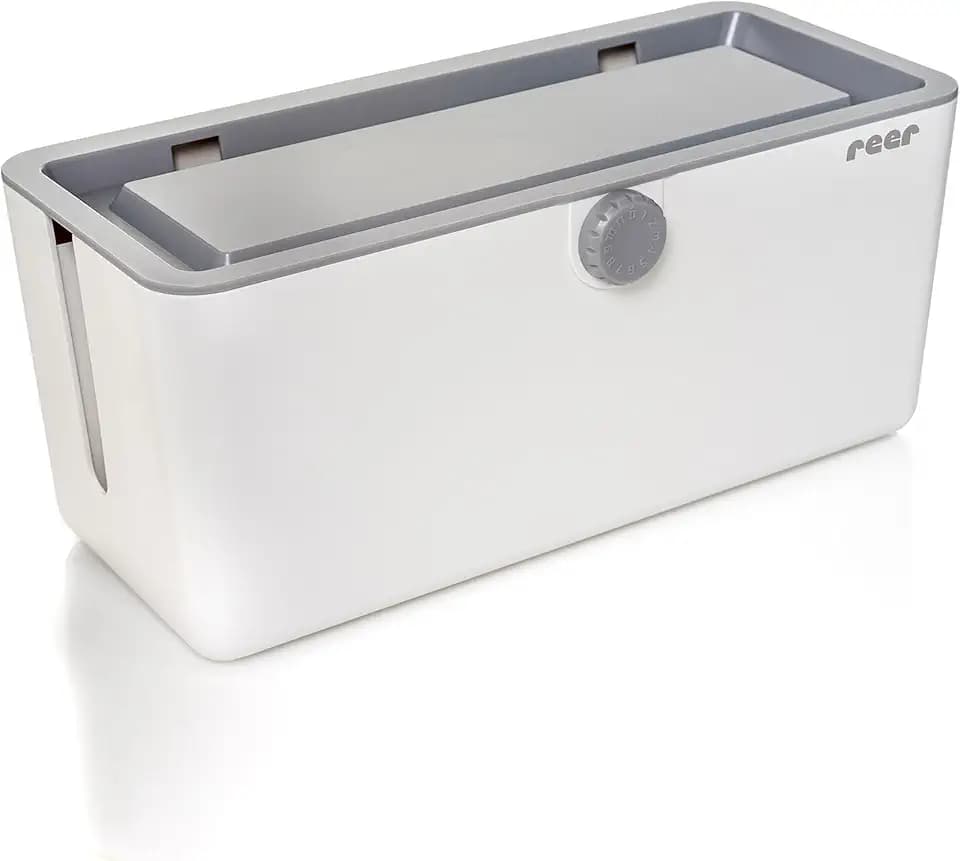 reer CableGuard Kabelbox Baby, Kabelmanagement für Steckdosenleisten, Weiß | Abschließbarer Deckel, kindersichere Kabelführung, Lüftungsschlitze, Ladezugang und rutschfeste Füße für Tisch oder Boden