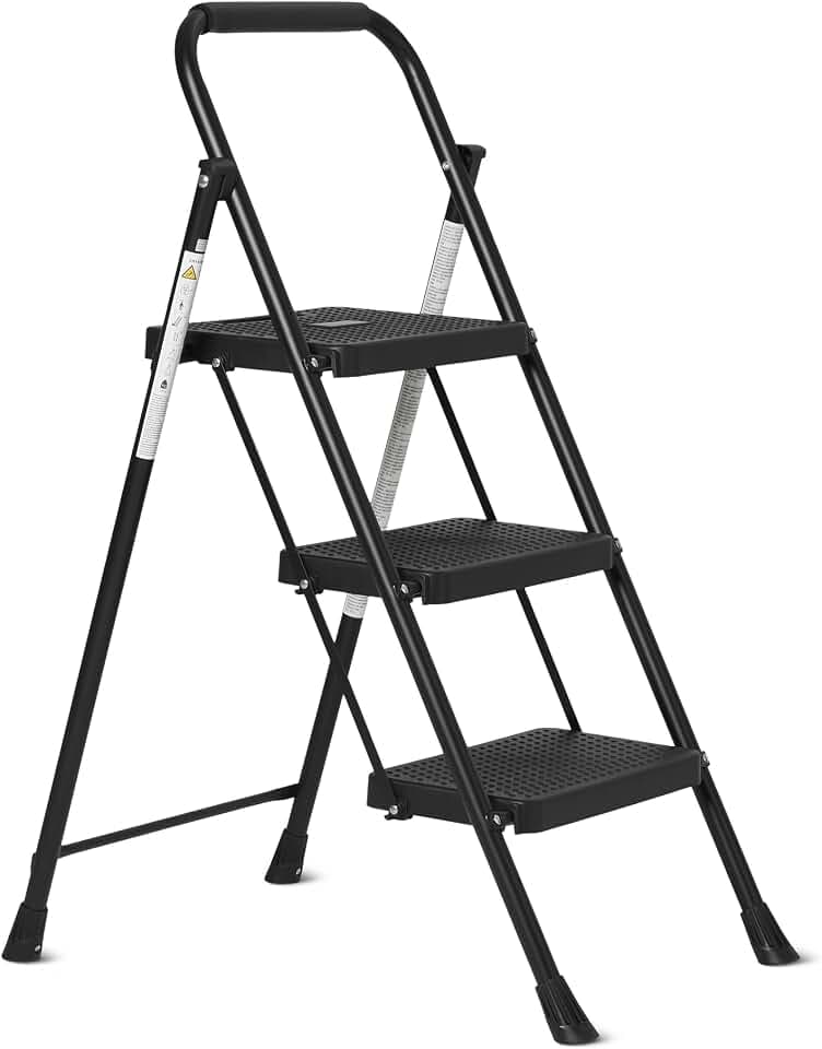 Amazon Basics 3-Stufen-Klappleiter, Stahlkonstruktion mit rutschfesten Füßen, maximale Tragkraft 150 kg, Höhe 100,8 cm (offen), Getestet gemäß EN 14183, Schwarz
