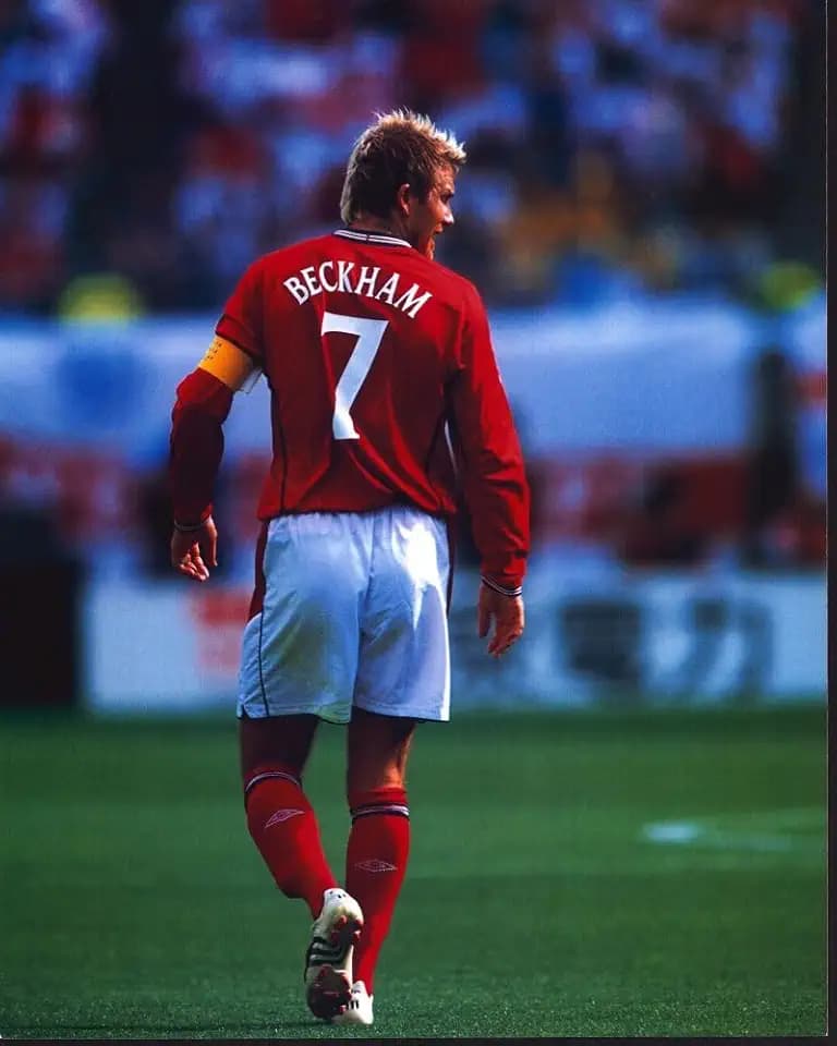 Posterazzi David Beckham Walking Away On Field Photo Print (16 x 20) - Item # MVM52013