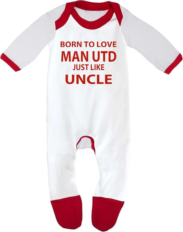 „Born To Love Man Utd Just Like Uncle“ Baby-Schlafanzug, Geschenk für Jungen und Mädchen, entworfen und bedruckt in Großbritannien, aus 100 % feiner, gekämmter Baumwolle