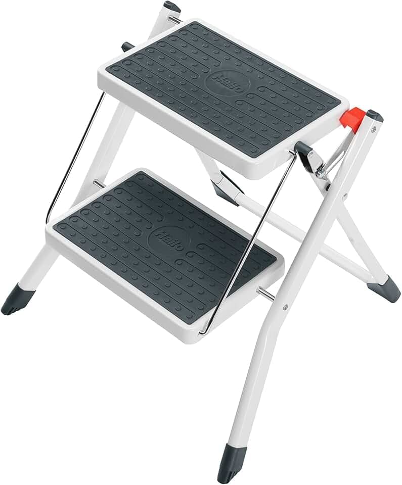 Hailo MK60 Mini Stahl-Trittleiter - 2 große Stufen mit Anti-Rutsch-Matten bis 150kg - Klappsicherung mit Entriegelungstaste - Tragegriff - Klapptrittleiter rostfrei und einfach zu verstauen - weiß