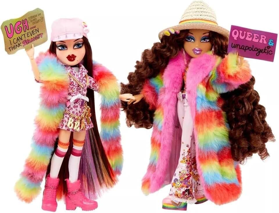 Bratz Pride Month Special Edition Designer Puppen by JimmyPaul - ROXXI & NEVRA - 2 Modepuppen, Outfits, Poster, Accessoires, Puppenständer & mehr - Voll beweglich - Zum Sammeln für Kinder ab 3 Jahren