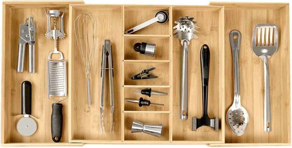 KitchenEdge Verstellbarer Küchenschubladen-Organizer für Utensilien und Müll, erweiterbar auf 83 cm Breite, 9 Fächer, 100% Bambus