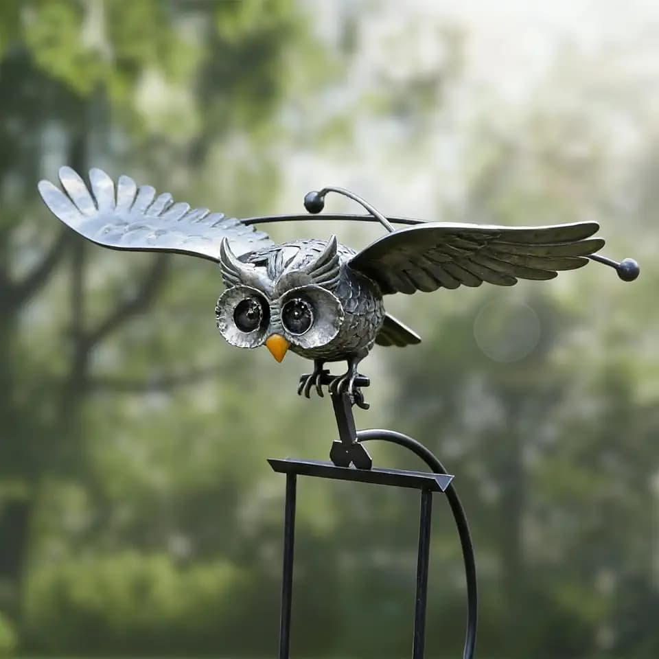 Metal Owl Garden Stake Decor, Owl Garden Rocker Outdoor Metal Owl Sculpture, Kinetic Owl Decorative Garden Stakes for Outdoor Garden Lawn Yard (Flying owl)
