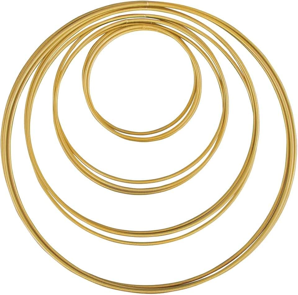 Rayher 25211616 Metallringe, 12 Stück, 4 Größen sortiert, gold beschichtet, Stärke ca. 3 mm, Drahtringe zum Basteln, für Wickeltechnik, Traumfänger, Floristik, Hochzeitskranz, Hoops, 10 bis 25cm