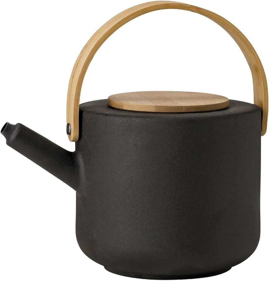 Stelton Teekanne Theo - Rustikale Steingut-Kanne, Deckel & Griff aus Bambus - Modernes skandinavisches Design, Gusseisen-Finish - Stilvolles Tee-Accessoire - 22x16 cm, 1,25 Liter, Schwarz & Braun