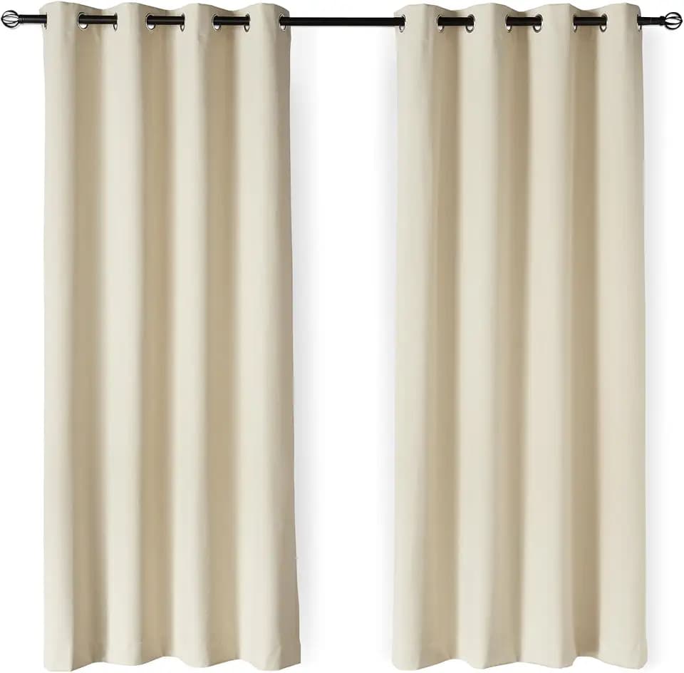 Amazon Basics 100% Verdunkelungsvorhänge mit Ösen, 2er Set, 132 x 244 cm, Beige