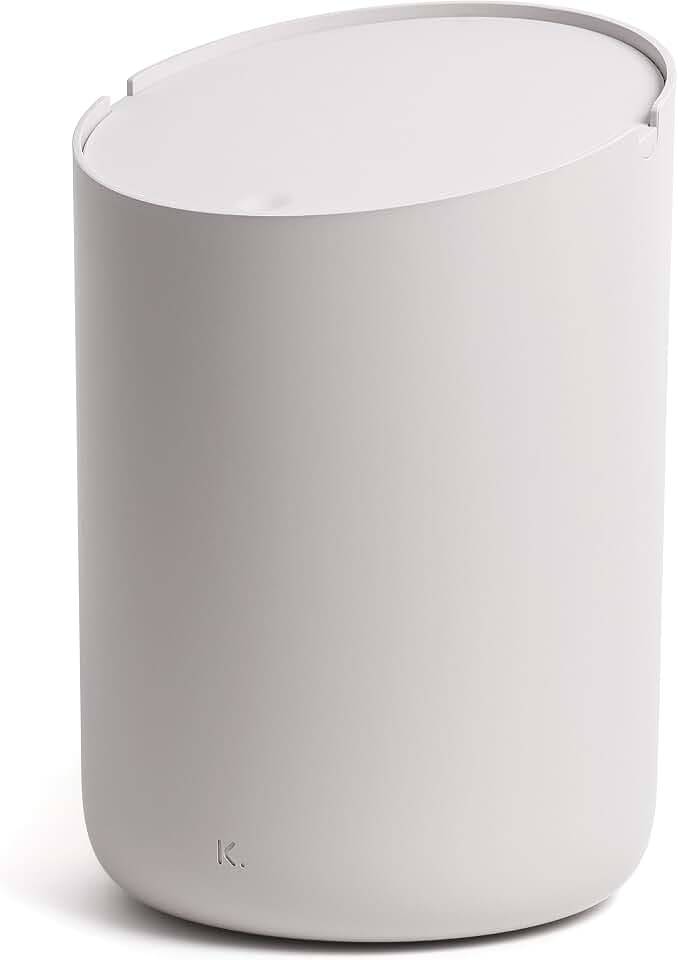 Kazai. Mini-Kosmetikeimer 'Tove' - 1,5L | Exklusives Bad-Mülleimer Design aus Berlin | Rutschfest, inkl. Inneneimer und Smart-Beutelfunktion | Taupe (hell)