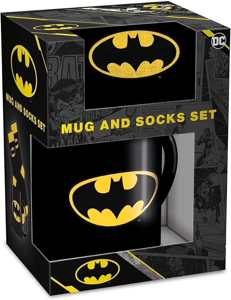Pyramid International Tassen- und Socken-Set mit Batman-Logo, ikonisches Batman-Logo, ideal für Fans, inklusive gemütlichen Socken, langlebig und mikrowellengeeignet, ideal für den täglichen Gebrauch
