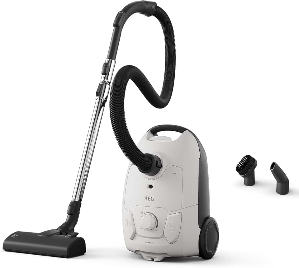 AEG CLEAN 5000 Staubsauger mit Beutel, kompakt und leicht, 750 W, AB51C1SW | Für Hart- und Teppichböden, AllFloor Bodendüse, waschbarer Hygiene Filter, 2in1 Düse, 8,5 m Aktionsradius, 6 m Kabel, Weiß
