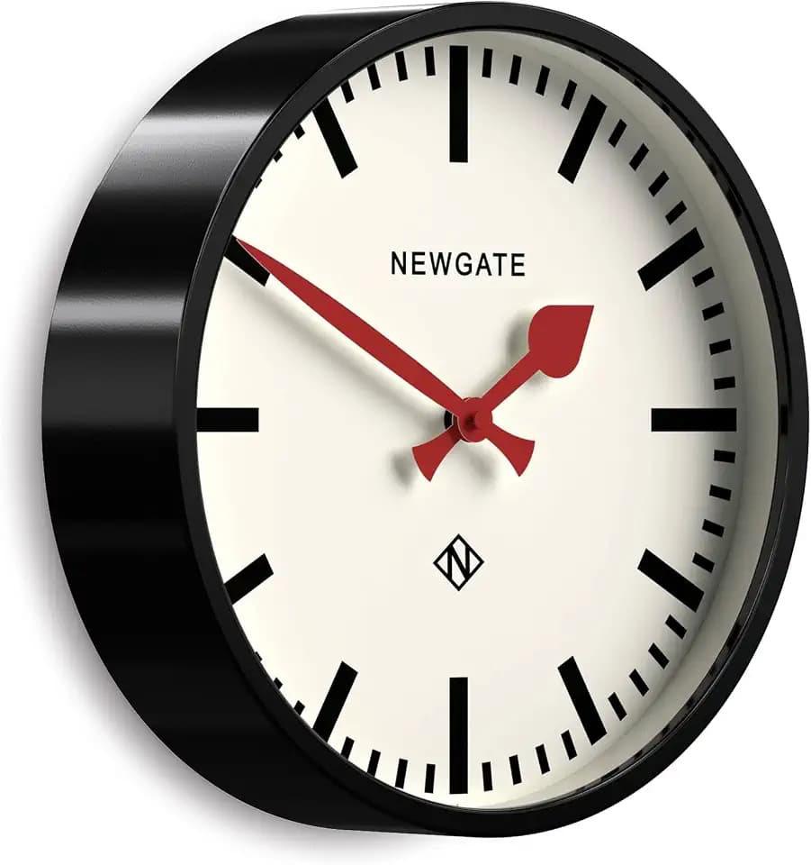 NEWGATE® Luggage Wanduhr | Moderne Retro-Bahnhofsuhr aus Metall | 30cm