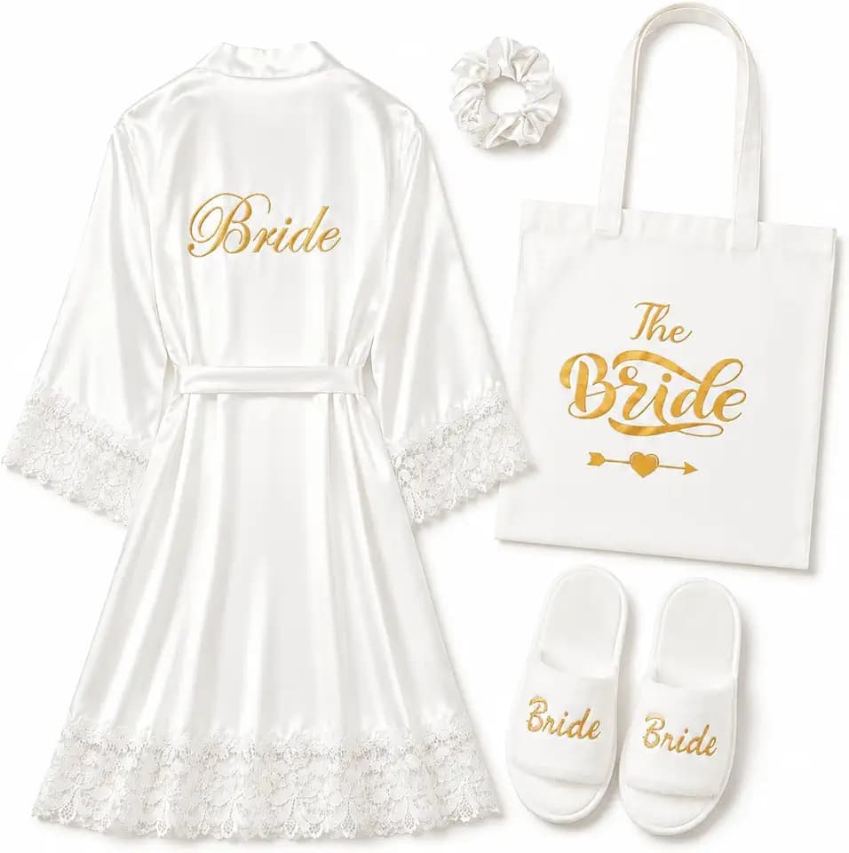 BBTO 4er Set Braut Präsent Weißer Satin Bride Morgenmantel mit Goldener Spitze Bride Tasche Hausschuhe Weiße Haargummi Braut Geschenk Set Brautparty Geschenke für Hochzeit Antrag Spa JGA